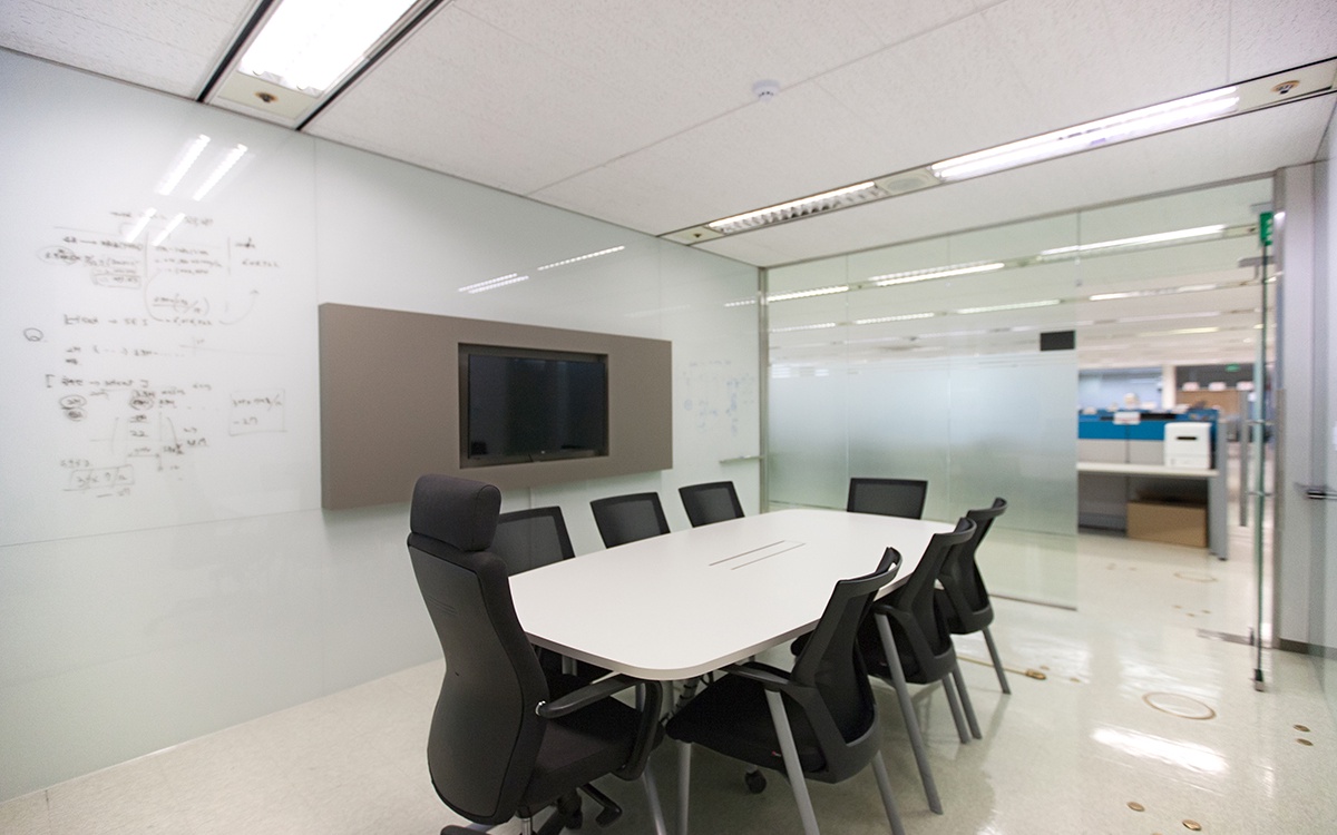 MEETING ROOM